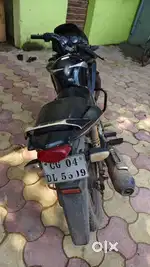 Gaadi one handed hai