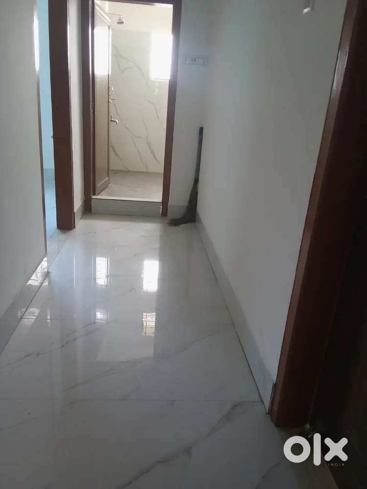 Independent three bhk flat for both family and bachelor