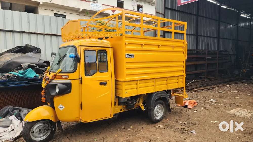Three wheeler driver required for porter