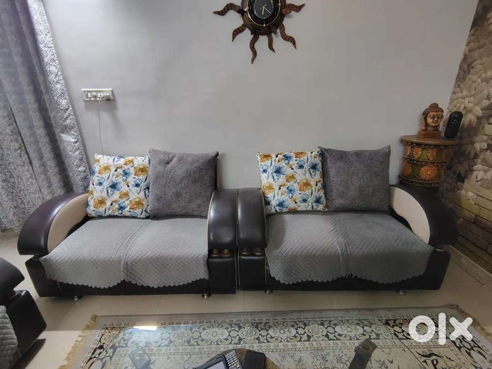 Primum 7 seater Sofa with Cusion With table