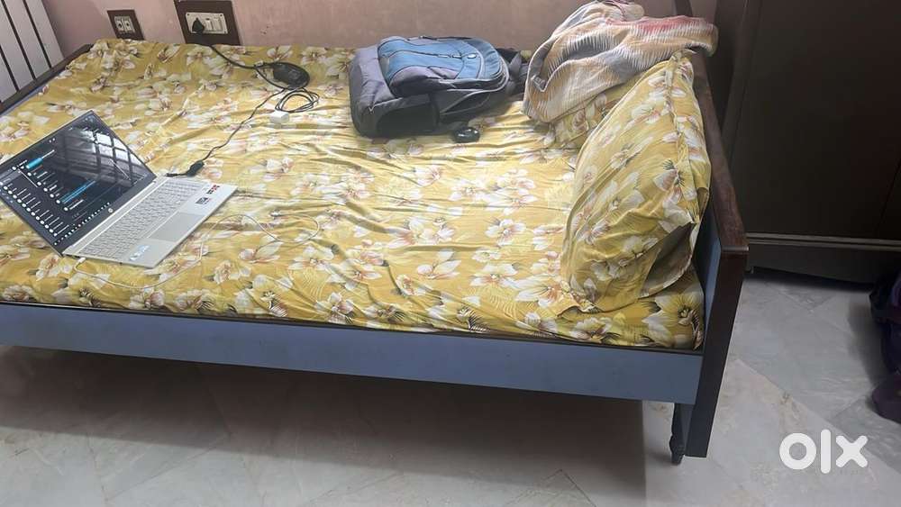 Bed and laundry box for sale in good condition