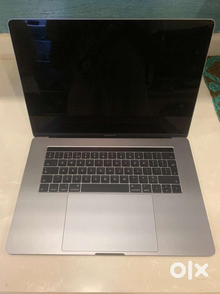 Apple laptop A1707
