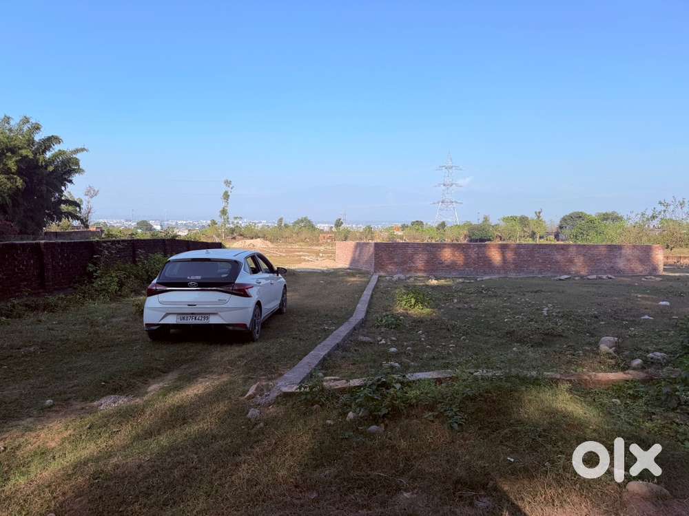 Gated colony, 30 ft wide road, 2 min from 4 lane highway