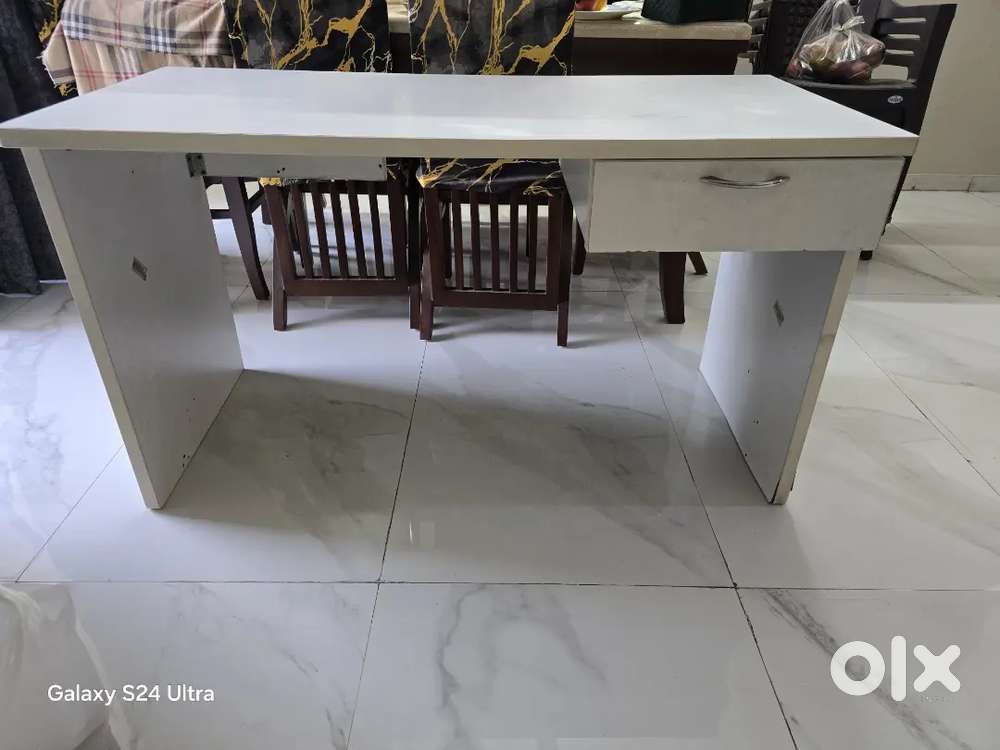 Computer Table / Study Table with Drawer, Excellent Condition