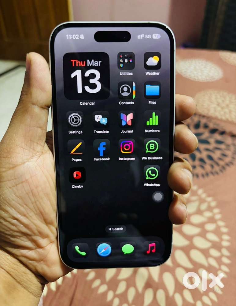 Iphone 16 black colour