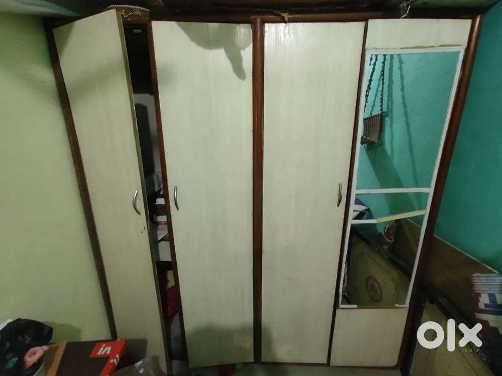 4 door wooden wardrobe/almira/almari with mirror