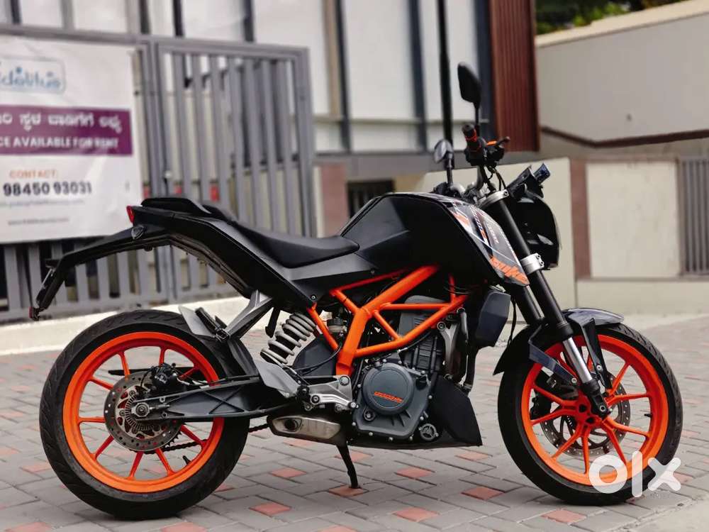 KTM DUKE 390 ABS IN PRISTINE CONDITION FOR IMMEDIATE SALE