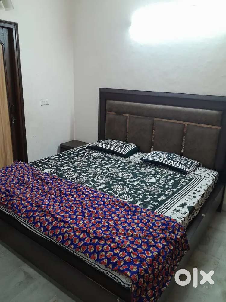 Room. Fully furnished for girls. Walking distance from metro station