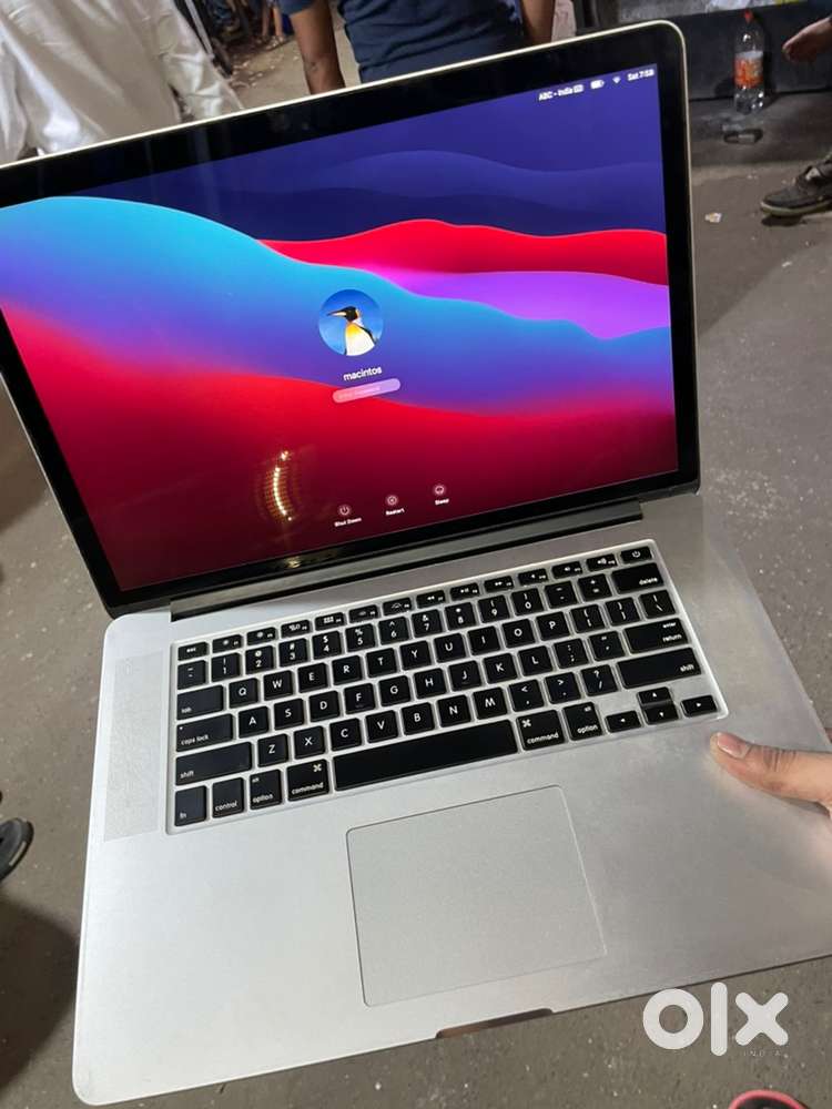 Macbook pro A1398 i7 8gb ram 256 ssd