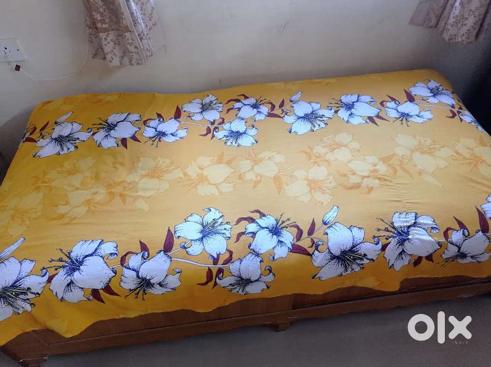 Singl cot with storage