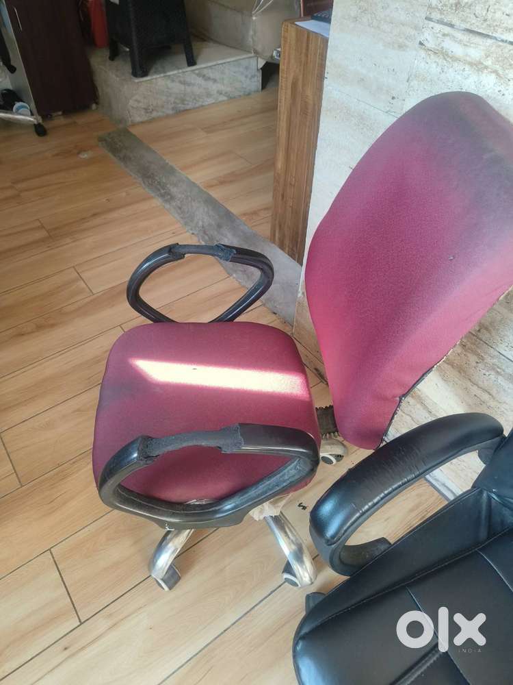 5 Office chairs in 2000 rupees