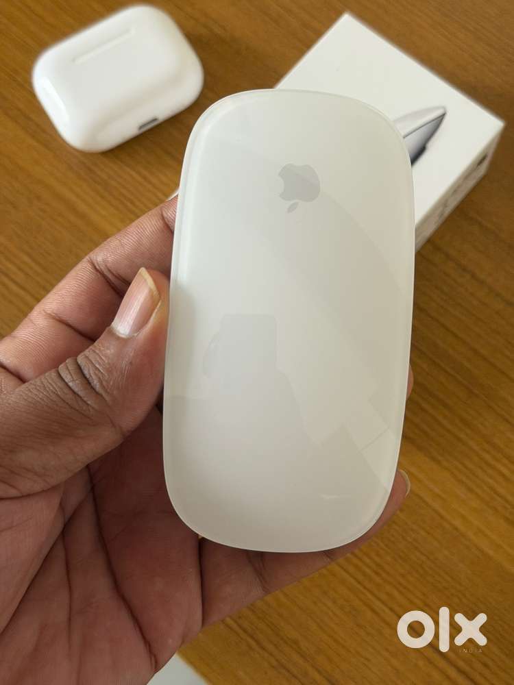 Magic mouse clean fresh unit. Perfct condition with full box and bill.