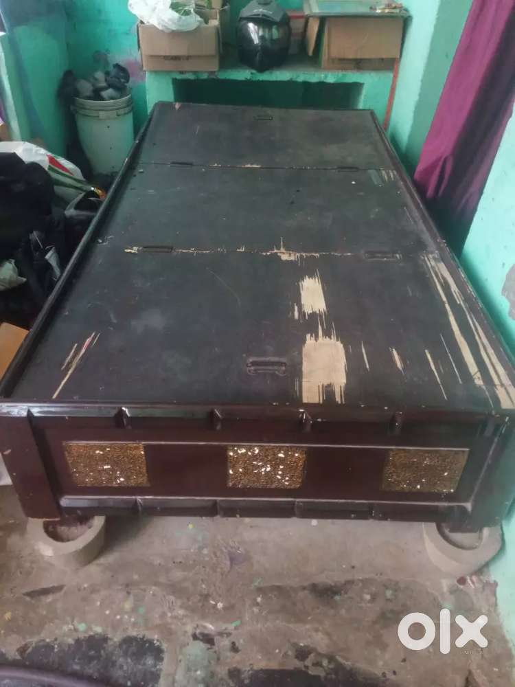 Diwan cot with storage