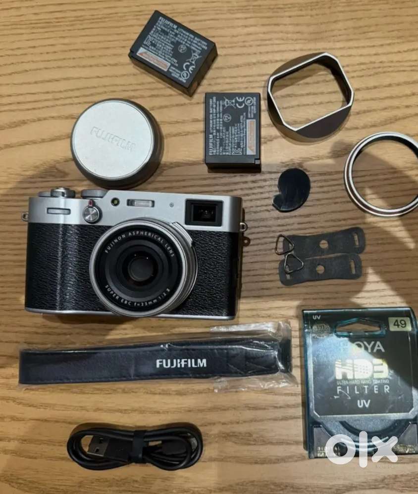 Fujifilm X100V Camera 26.1MP w Fixed 23mm F2 Lens
