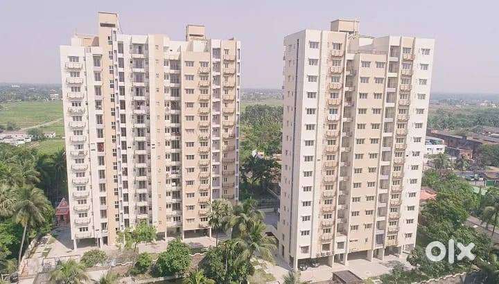 North East Corner Flat fully airy and full of natural sunlight