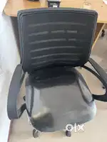 Office chair mere pass 30 peace available hai