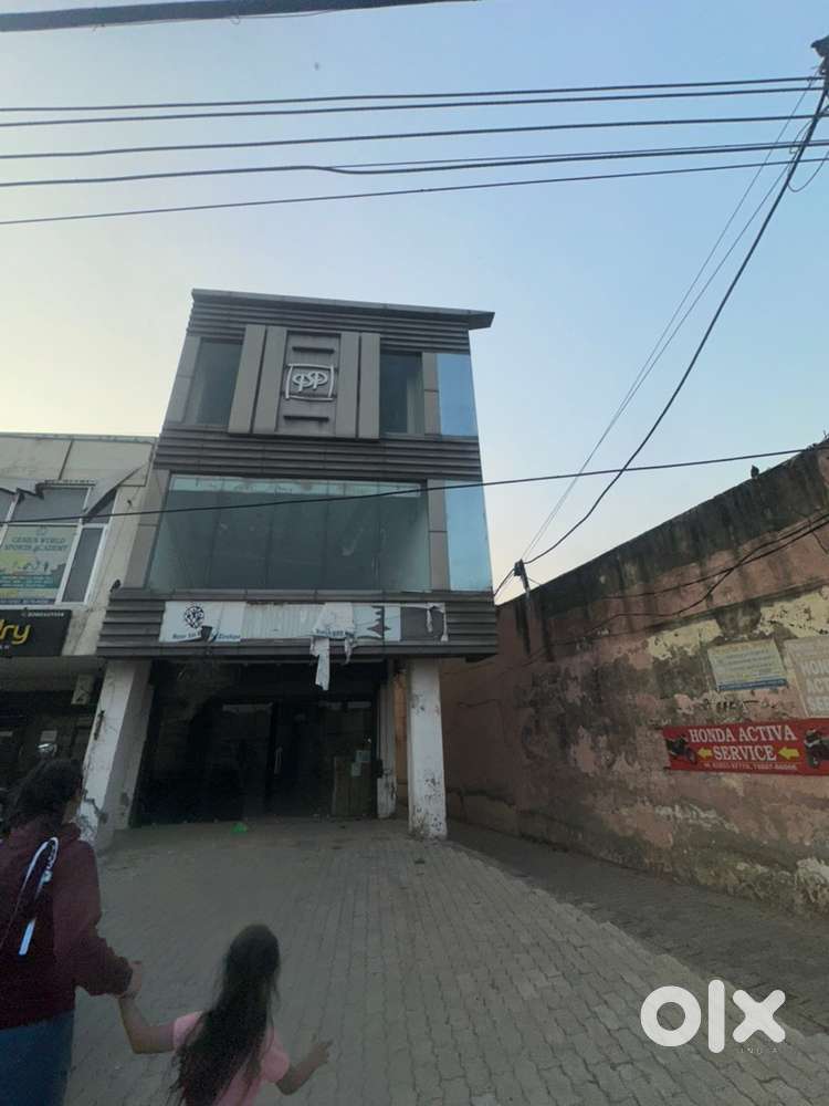 For rent total area 140 gaj near bustand