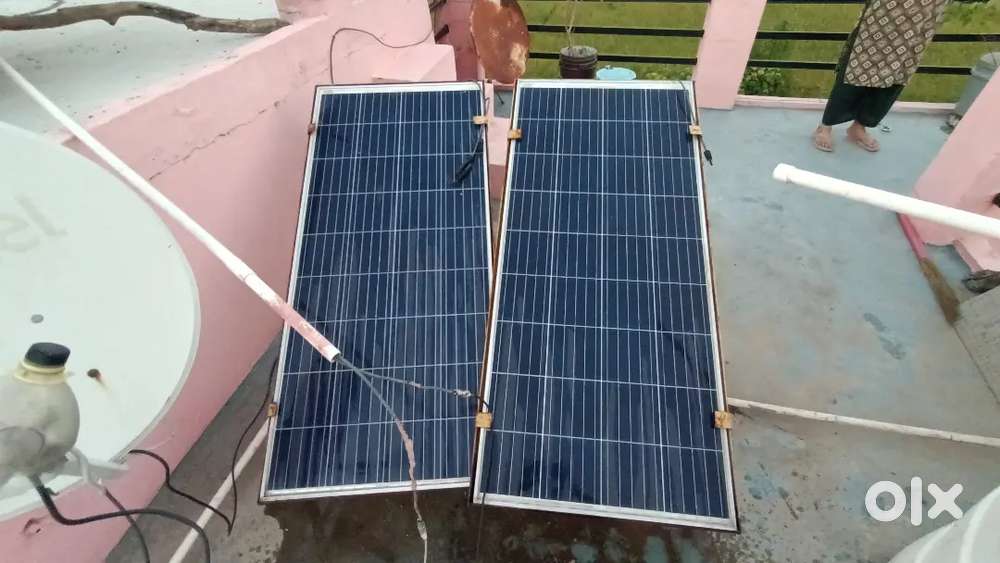 2 solar panel 150watt each with iron stand