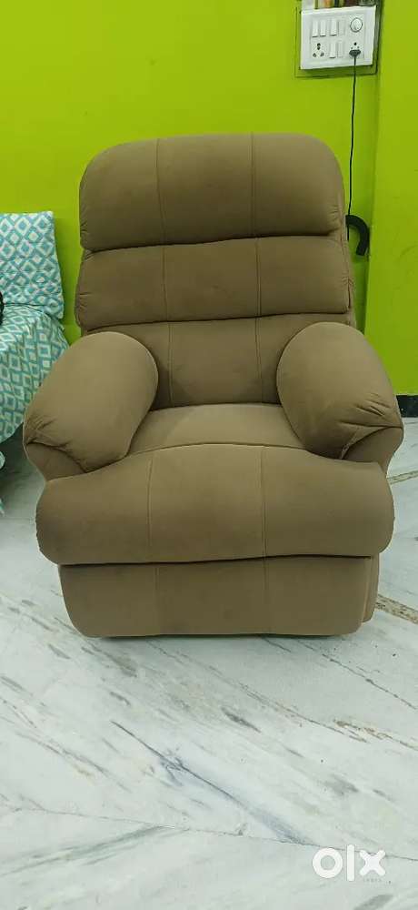 Duroflex recliner (Electric) in tan and beige colors