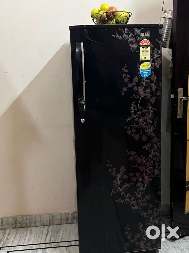 Selling my LG refrigerator.