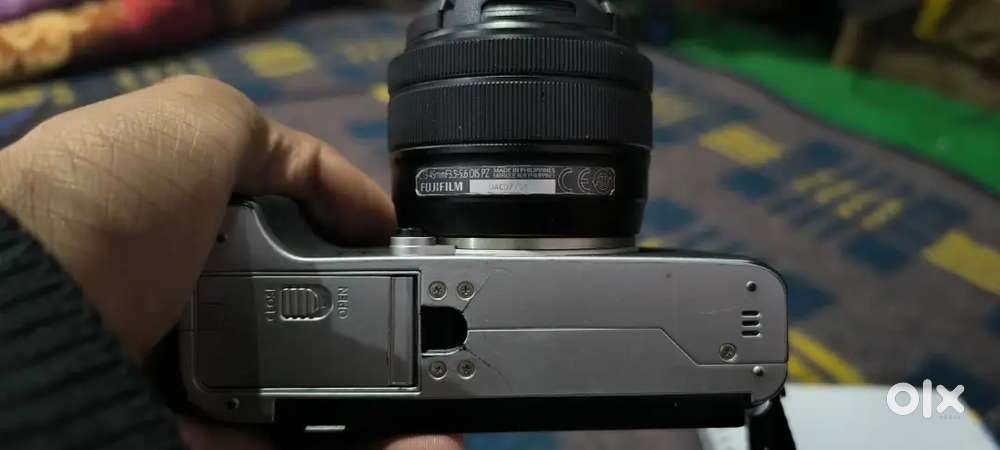 Fujifilm X-T200 Mirrorless Camera with 15-45mm Lens Kit