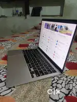 MacBook M3 8-256