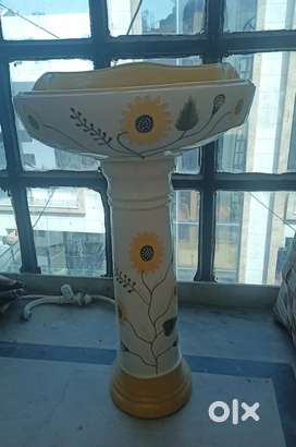 Stylish Soyo Wash Basin with White Tap-Yellow & White, Printed Pattern