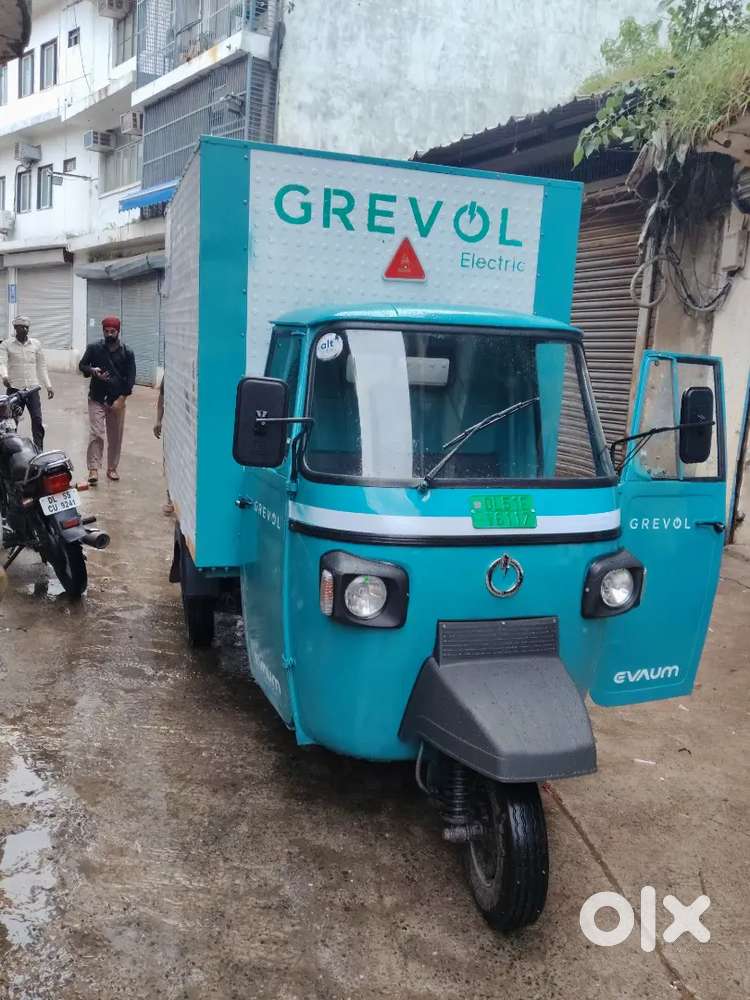 3 wheeler loader driver