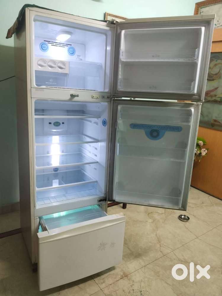 LG FRIDGE 2012 MODEL LG L FROST 377 TRIPLE DOOR VERY GOOD CONDITION