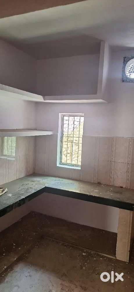 ME 1st floor at barra 2. Tiles lge h floor me.. sb furnish hai