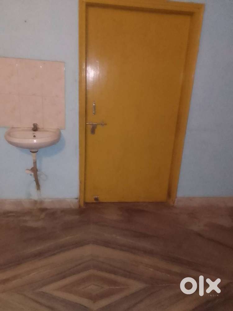 2BHK available for rent in ( JORA TALAB) bariatu area.