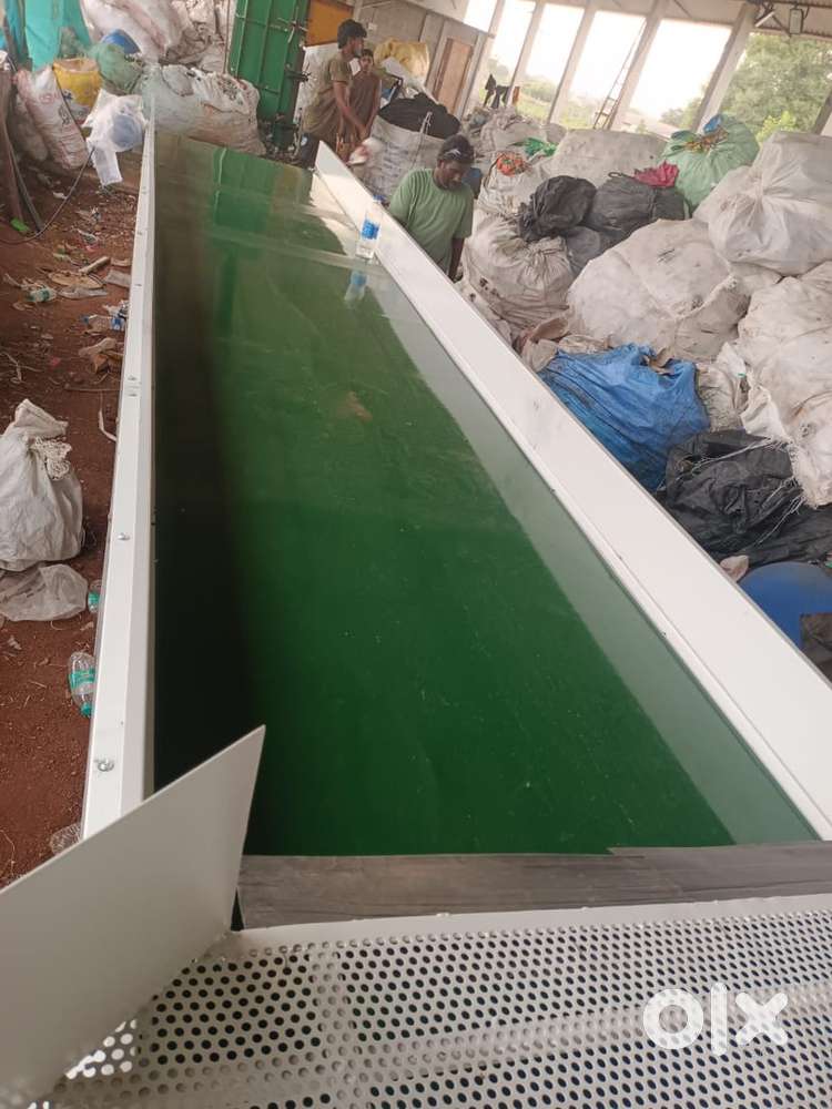 Conveyor belt for segregation