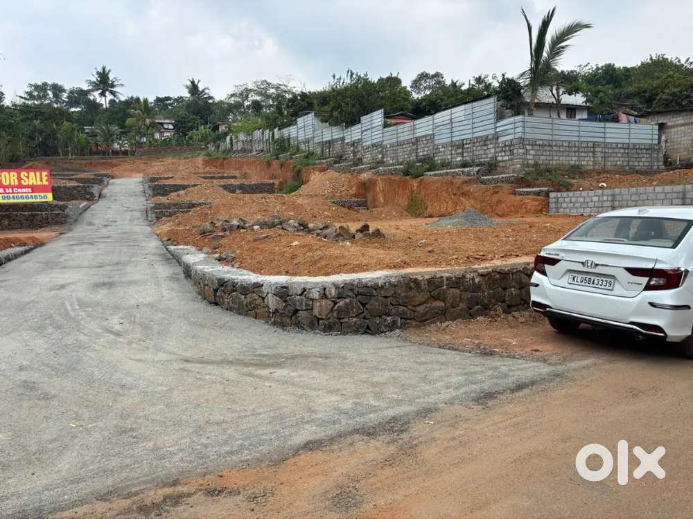 Villa plot 5 cent square for sale near Matha Carithas Hospital