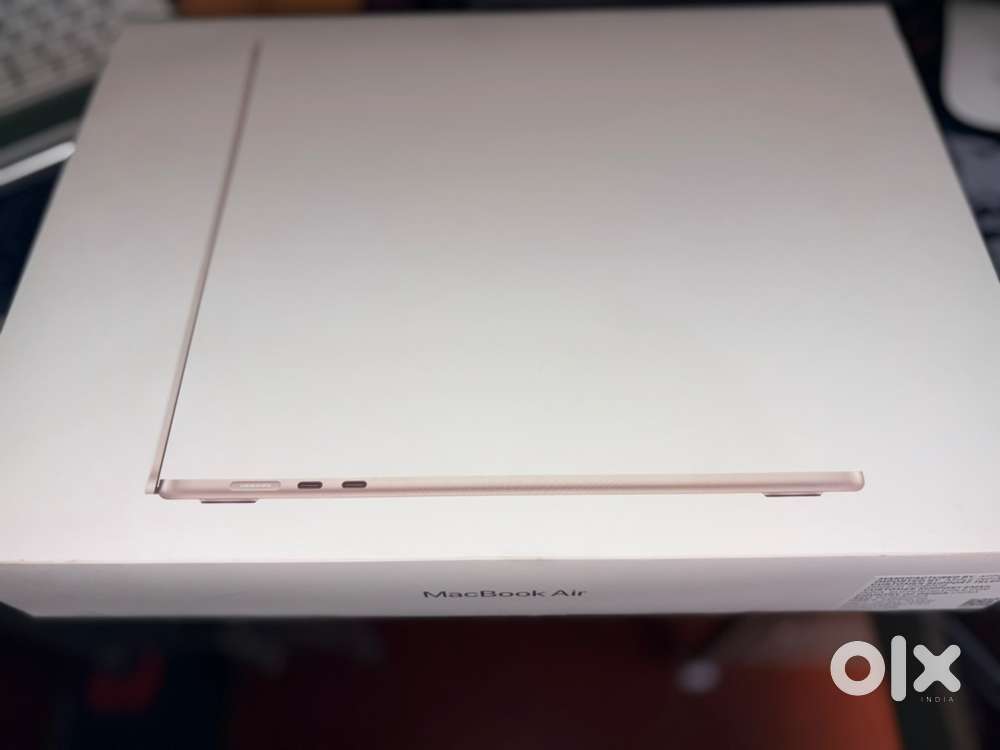 New unused 1 month old Macbook air M3 15.3 inch 16 gb RAM