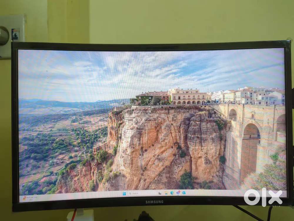 Samsung 24inch curved monitor