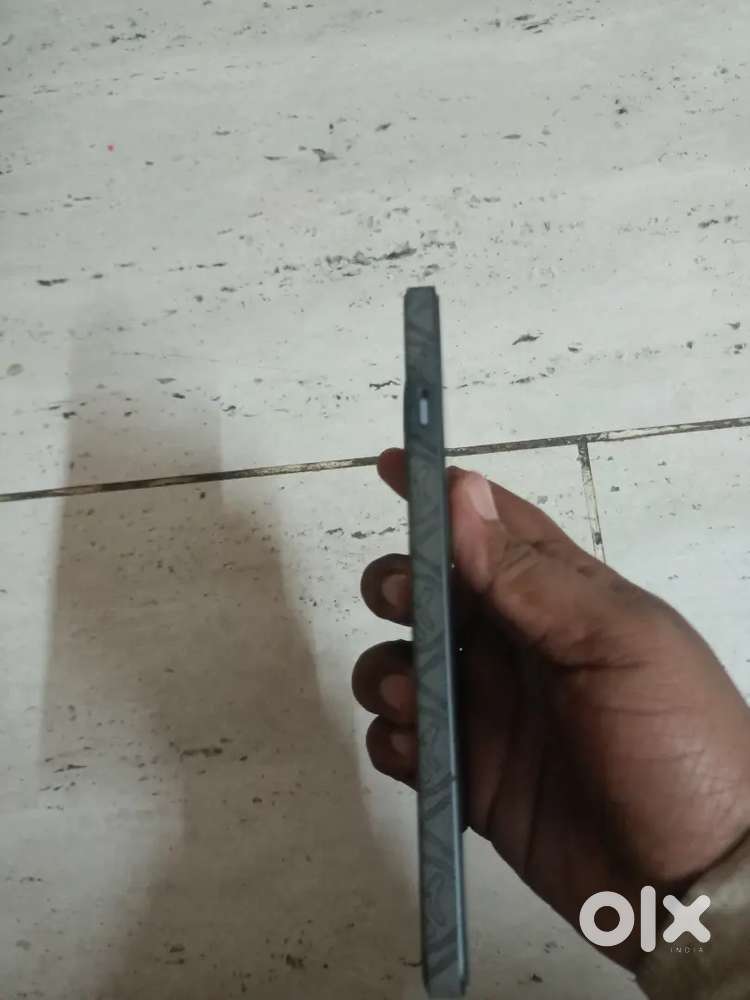 One plus 13R 5 g bil box charger available