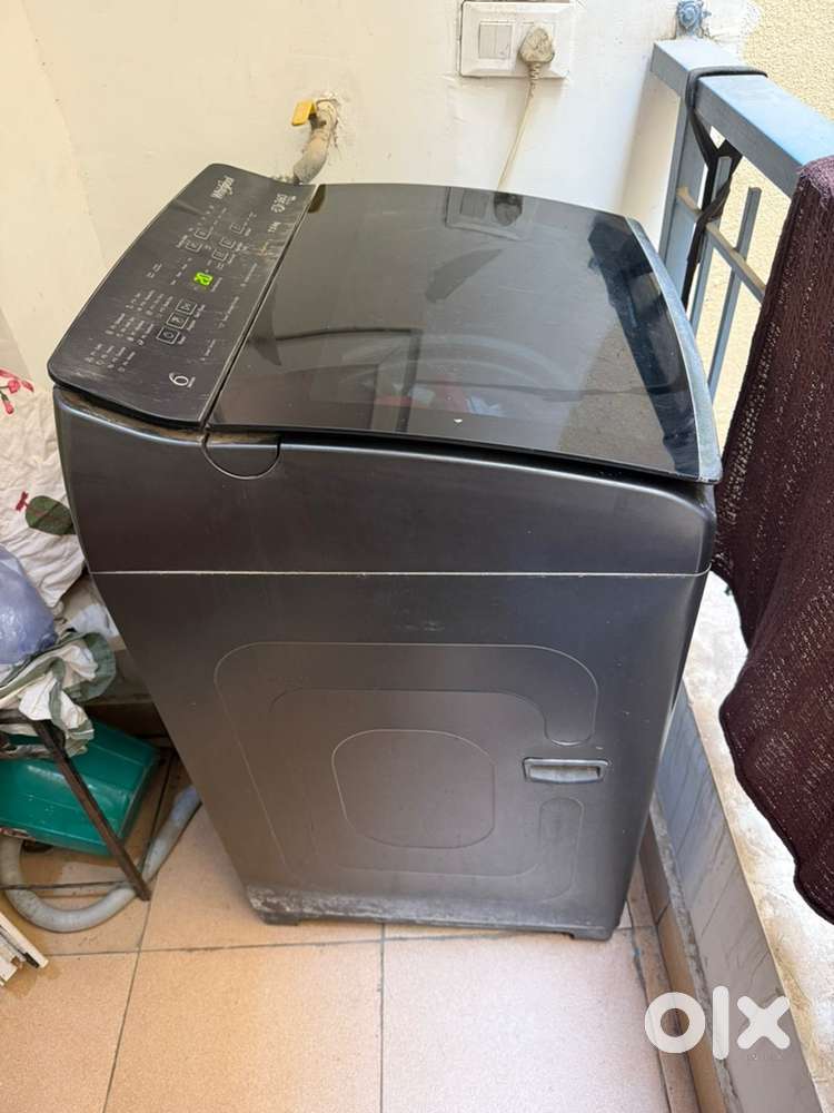 Top load fully automatic washing machine with inbuilt heater