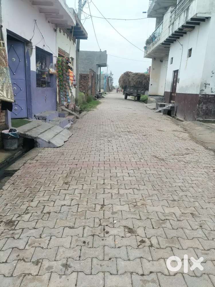 Urgent sell 100 Gaj plot and 17 front 53 length