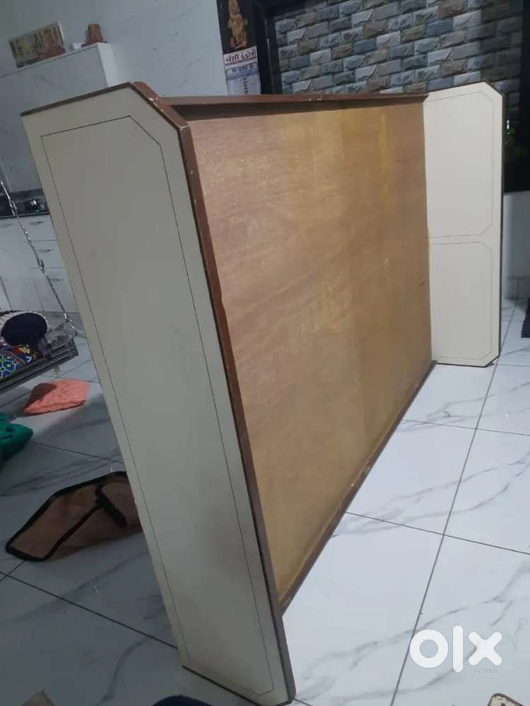 Bed 4 × 6 foot with cotton mattress