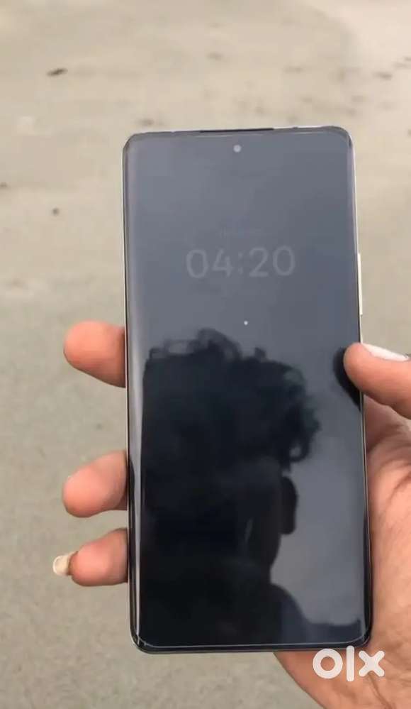 Óñe hand use mobile