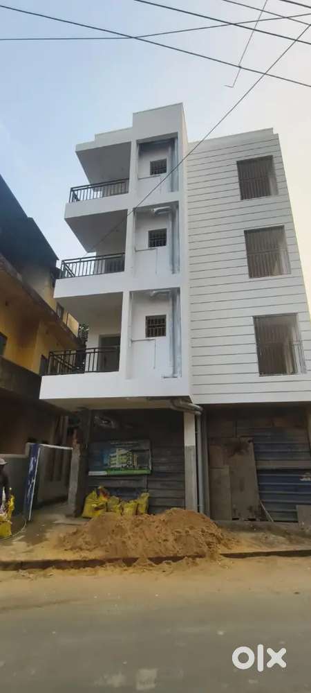 ON ROAD PROPERTY WITH LIFT METRO DIS 2KM