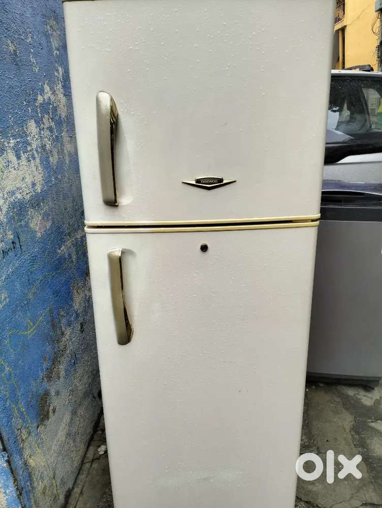 Double door Fridge Daewoo 240L