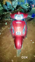 Single hand and also female driving...