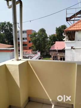 Rooms for rent warriam road ekm