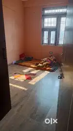 Female roommate ki need h