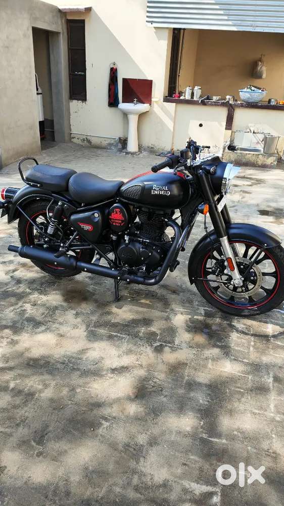 Royal Enfield Classic 350 Stealth Black