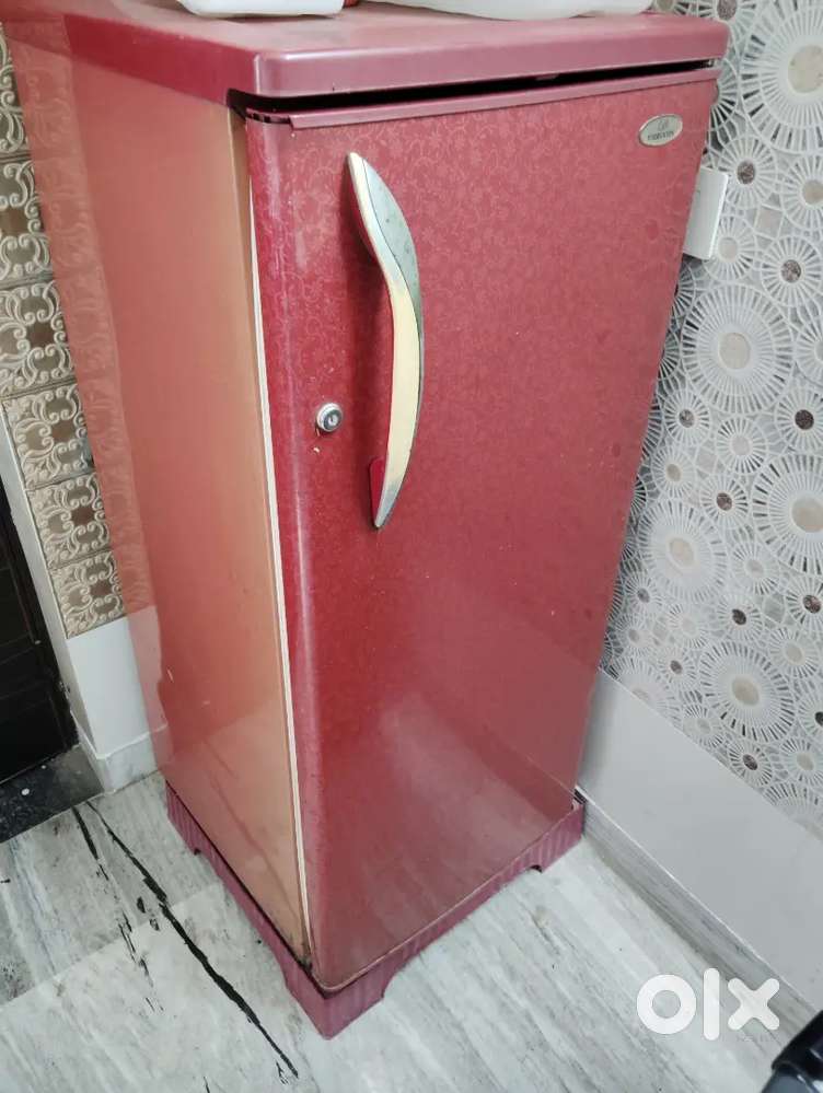 Fridge for urgent sale at 4000/- need to sale before 9 nov