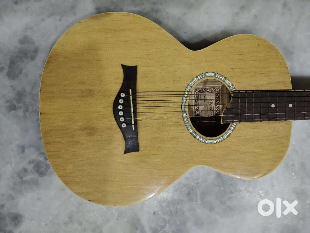 ACOUSTIC GUITAR EXCELLENT CONDITION