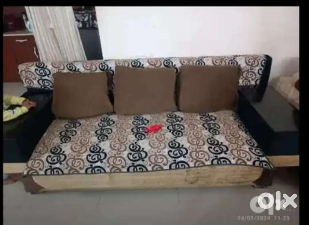PRIMIUM SOFA SET 7 SITTING (3+2+2) & Chairs