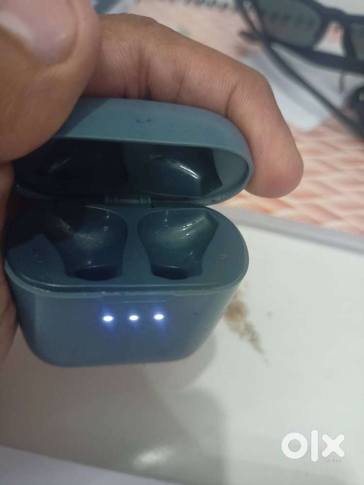 Ear podes socket
